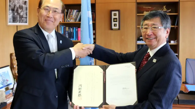 IMO secretary-general Kitack Lim and Mr. Koji Tsuruoka, ambassador and permanent representative to the IMO (credit: IMO)