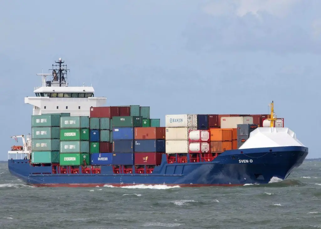 Visser Shipping has ordered hybrid-ready EGCS systems from Netherlands-based supplier, Value Maritime, for three of its fleet of container ships, such as the 141-metre long 809 TEU Sven D (pictured).