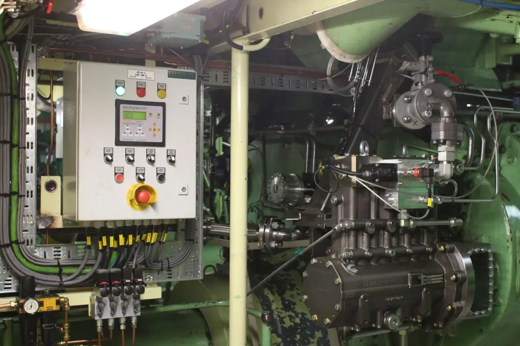 The Heinzmann local operation panel and CR HDP-K4 pump on Pielstick 2.2 engine. (Credit: Albert Hagander, Sjöfarsverket Rederi)
