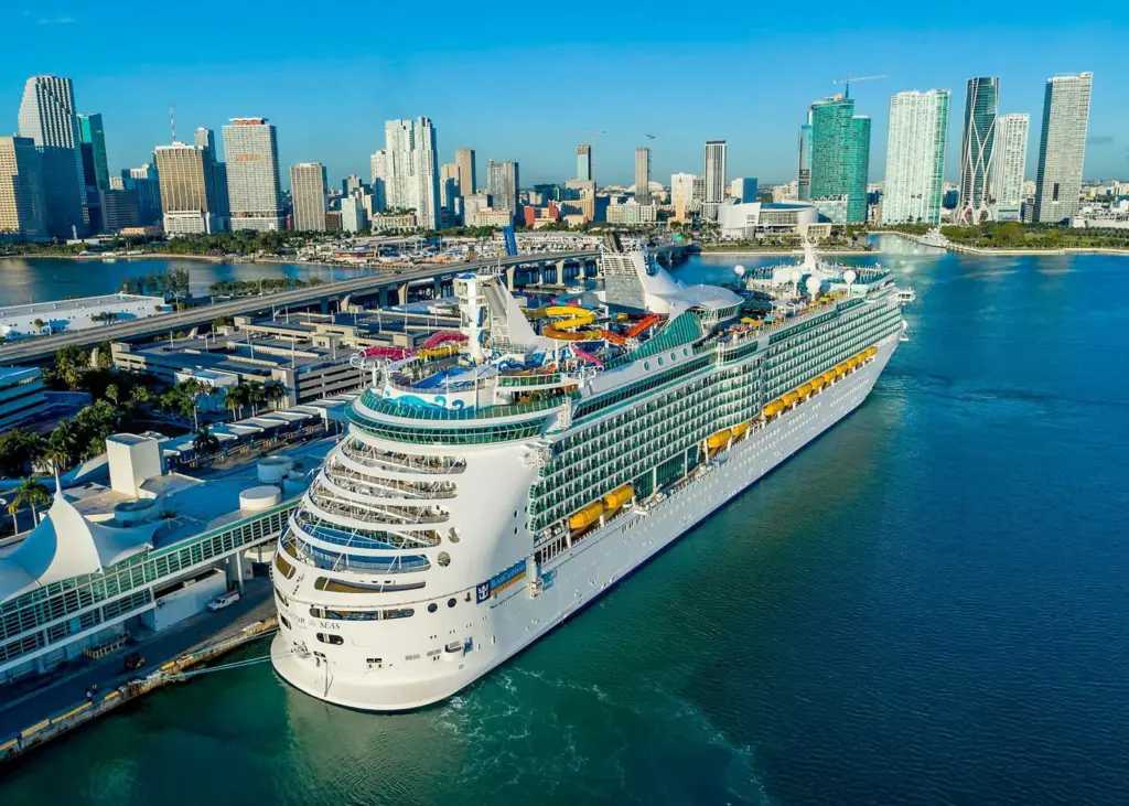 Class notation to help prevent engine room fires will be implemented on RCL's new cruise liner 'Navigator of the Seas' Photo: RCL