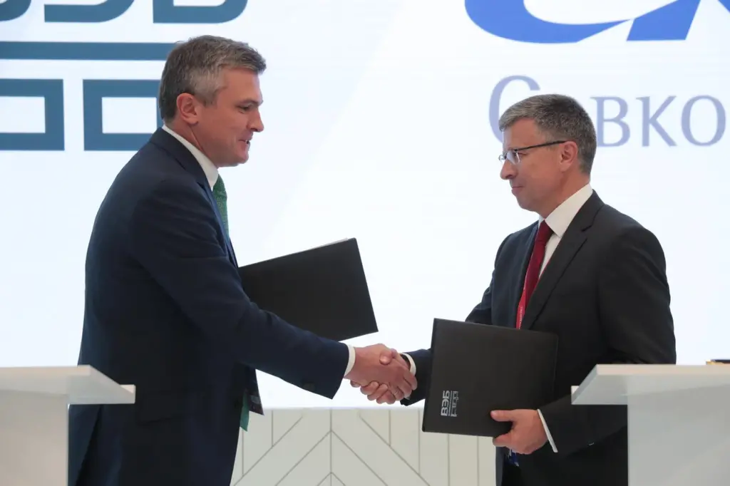 Artem Dovlatov, CEO of VEB-Leasing (l) and Nikolai Kolesnikov, EVP and CFO Sovcomflot (r) Photo: Sovcomflot