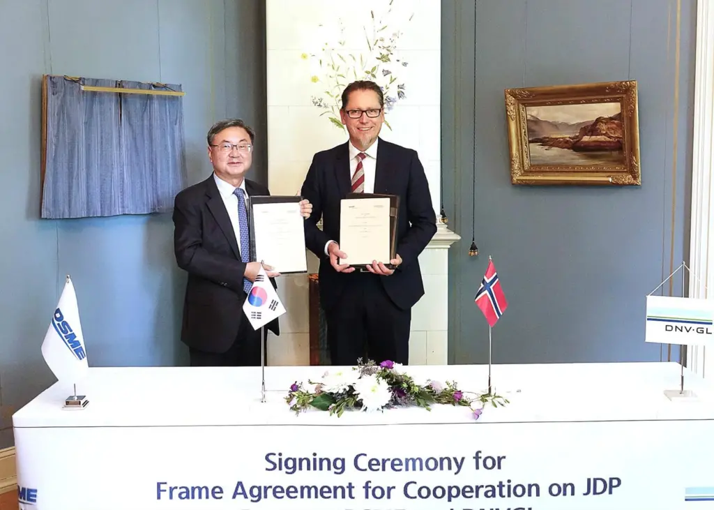 DSME president & CEO, Sung-Geun Lee, and DNV GL group president & CEO, Remi Eriksen, at the DNV GL headquarters in Høvik Photo: DNV GL