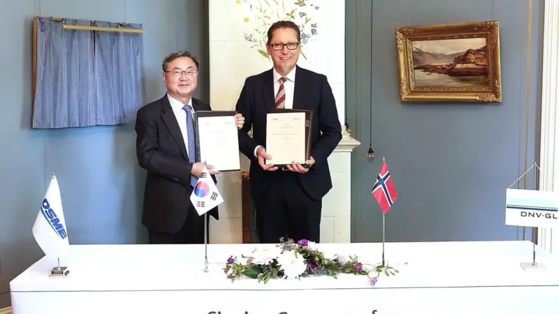 DSME president & CEO, Sung-Geun Lee, and DNV GL group president & CEO, Remi Eriksen, at the DNV GL headquarters in Høvik Photo: DNV GL