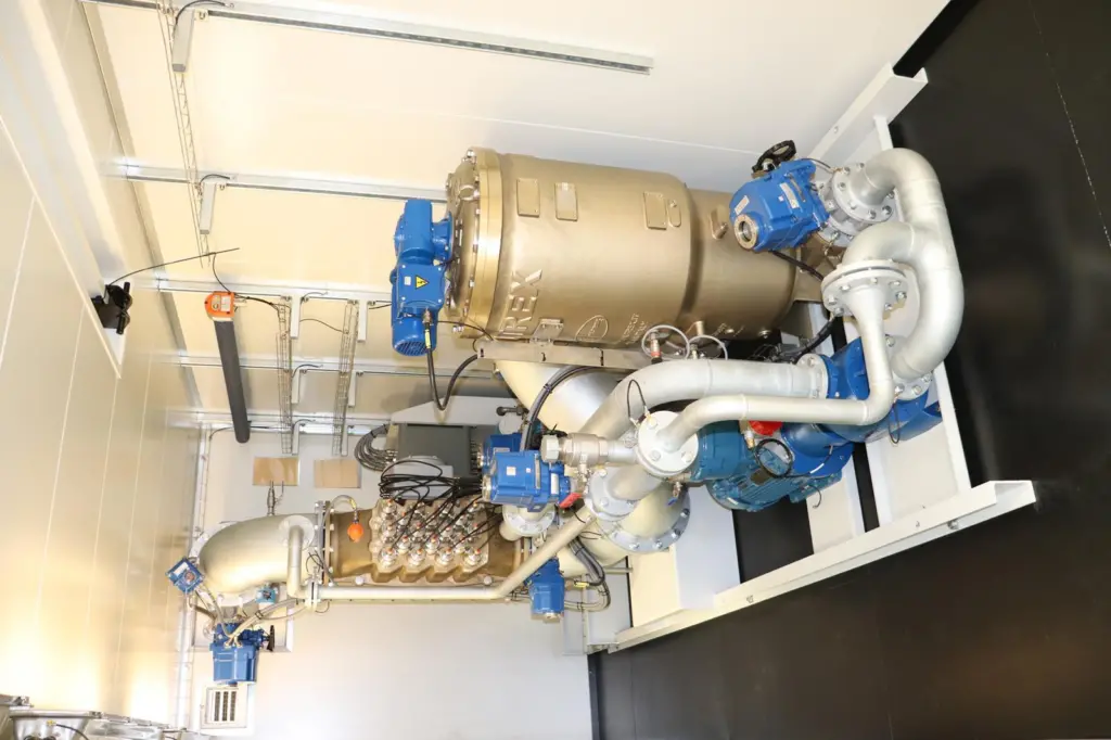 00_87094_CompactClean-750-m3h-2C-EX-version-and-installed-in-20-ft.-container