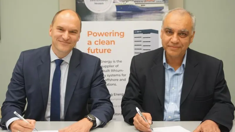 Anders Mikkelsen, Director of Business Development at DNV GL and Abbas Nouri Zenouz, QHSE Director at Corvus Energy, sign the first ever Manufacturing Survey Arrangement (MSA) for a battery manufacturer.