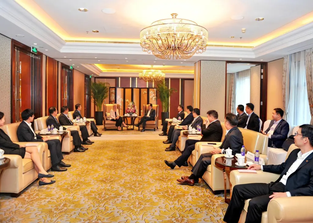 Both parties hold friendly discussions at the signing ceremony Photo: ExxonMobil