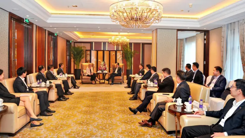 Both parties hold friendly discussions at the signing ceremony Photo: ExxonMobil