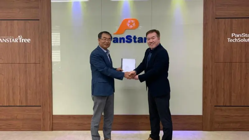 Jae-Geun Kwon, representative director, PanStar TechSolution (l) and Woo Ho Yoo, general manager, services, Wärtsilä Korea Photo: Wärtsilä