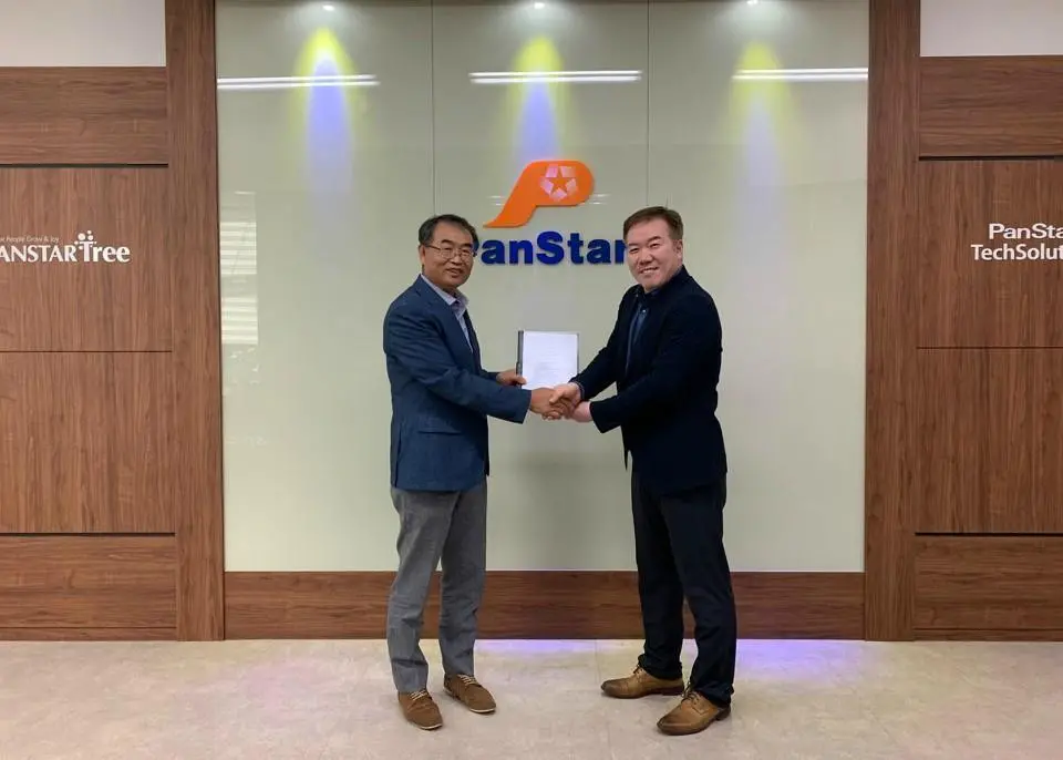 Jae-Geun Kwon, representative director, PanStar TechSolution (l) and Woo Ho Yoo, general manager, services, Wärtsilä Korea Photo: Wärtsilä