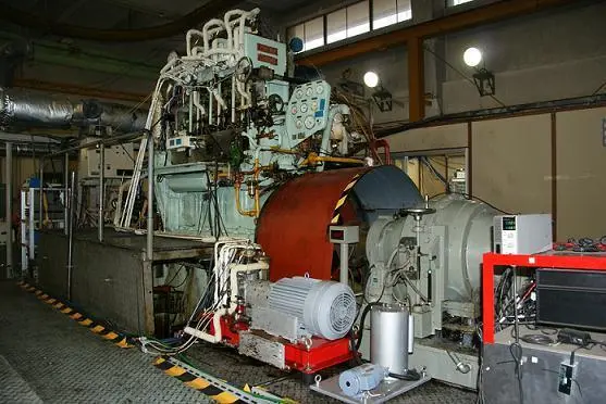 Research into the use of hydrogen and ammonia as fuel has been conducted on NMRI's 3-cylinder 230mm bore test engine.