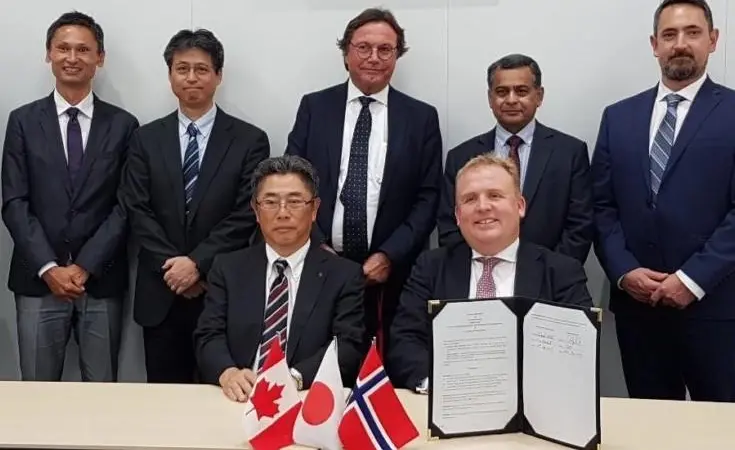 KHI Managing Executive Officer, Takeshi Ohata; and Corvus Energy CEO, Geir Bjørkeli (seated) at the licensing agreement.