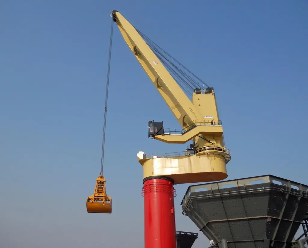 MacGregor’s established, 30t electro-hydraulic K-series bulk cranes