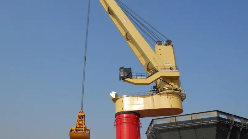 MacGregor’s established, 30t electro-hydraulic K-series bulk cranes