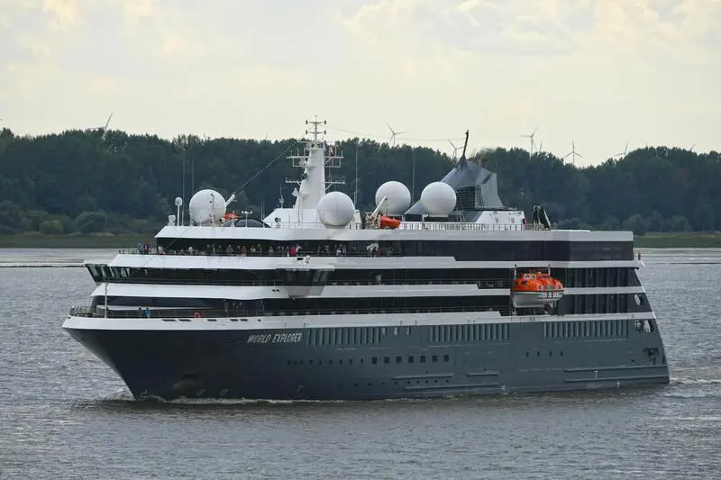 World Explorer on the River Elbe (credit: Hafen Hamburg/Dietmar Hasenpusch)