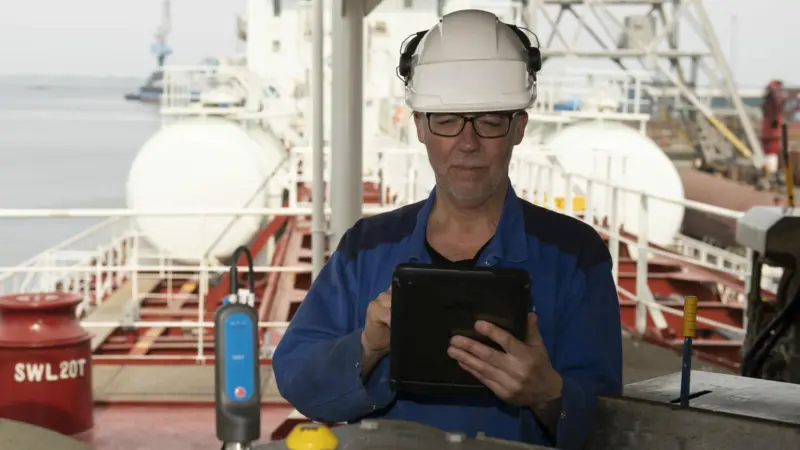 The SKF QuickCollect collects velocity, acceleration enveloping and temperature data and connects with mobile apps such as QuickCollect and ProCollect, accessed via a tablet or smartphone.
