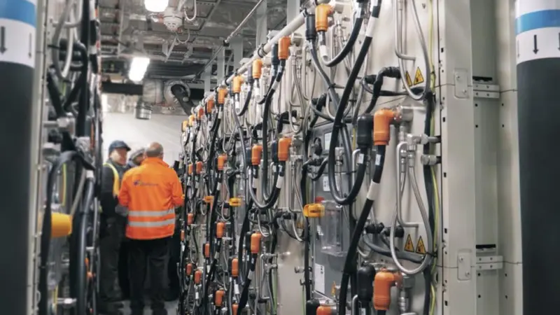 Batteries are changing: li-ion chemistries could broaden their appeal by integrating solid-state and graphene innovation. Photo: PBES.