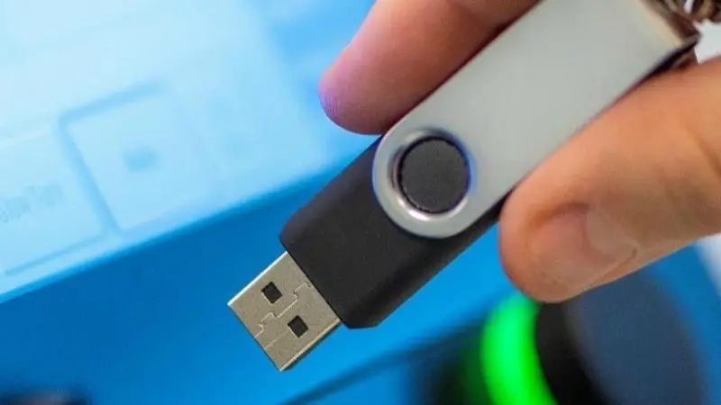 EngineVault 'hardens' external ports: flash drives will no longer be compatible with the network unless they are MAN certified.