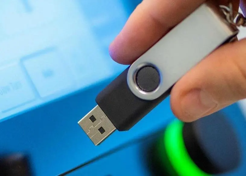 EngineVault 'hardens' external ports: flash drives will no longer be compatible with the network unless they are MAN certified.