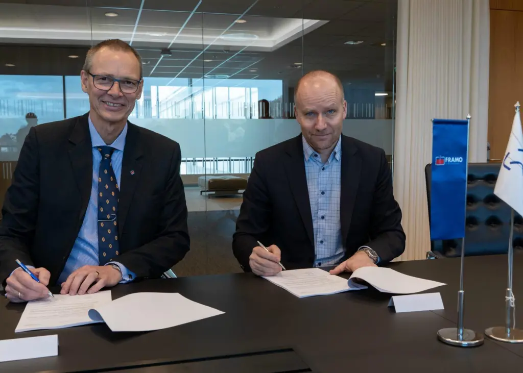 (l-r) Trond Petter Abrahamsen, director in Framo Services and Kjetel Digre, head of operations and field development in Aker BP Photo: Lars Petter Larsen/Framo