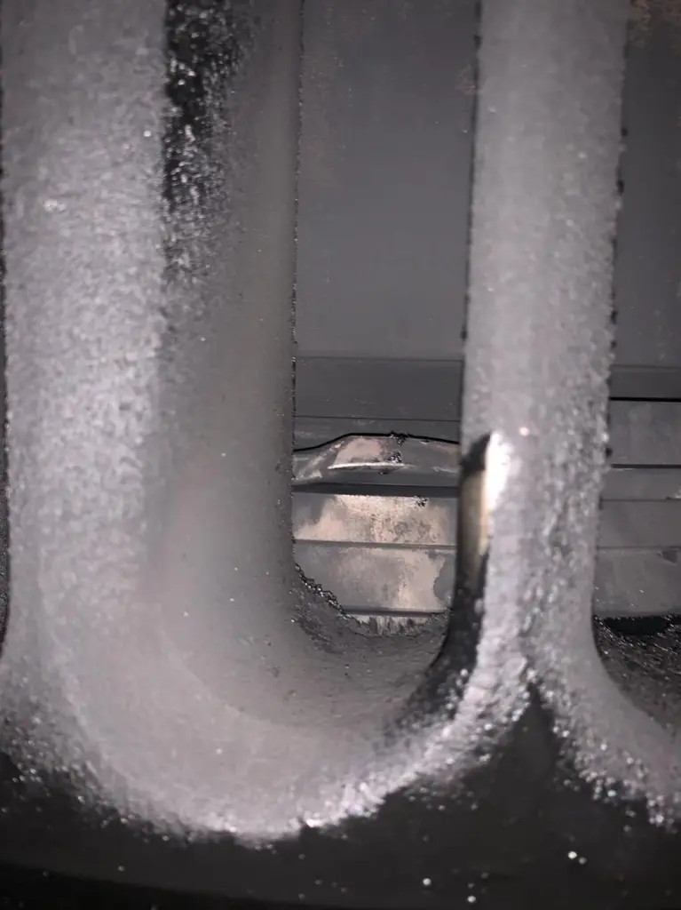 Broken piston rings with indication of blow-by (Image courtesy of LR FOBAS)