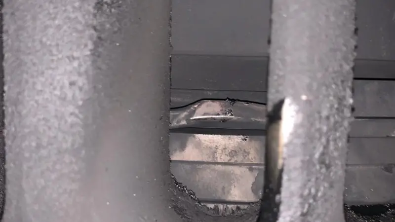 Broken piston rings with indication of blow-by (Image courtesy of LR FOBAS)