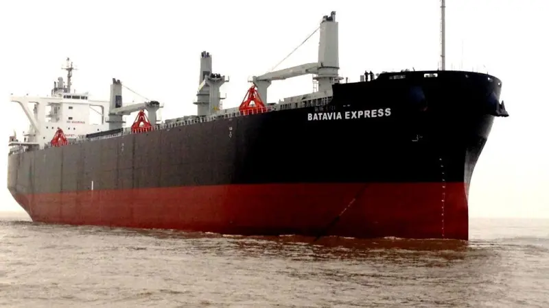 In recent years, Chinese yards have produced alternative designs of geared and gearless, high-volume bulkers, such as Nova Carriers' Batavia Express (pictured).