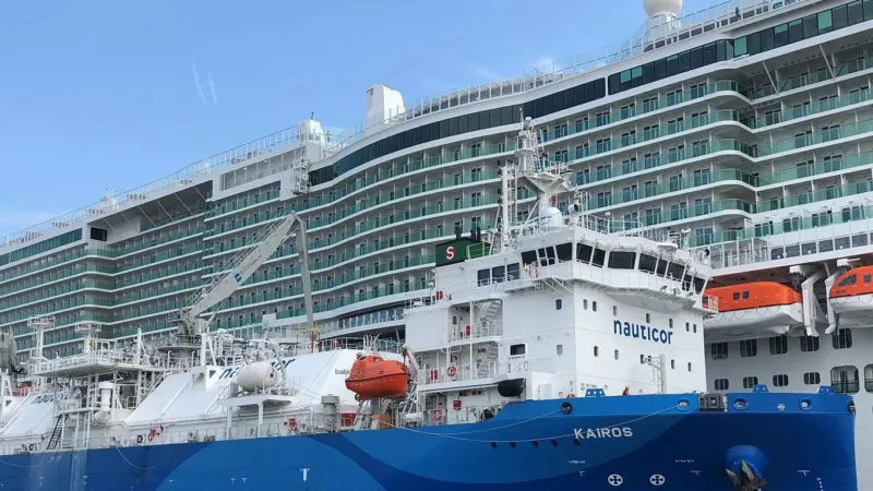 The ‘Iona’ taking on board LNG from the BSV ‘Kairos’ Photo: Nauticor