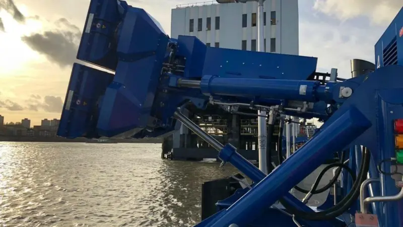 The IMO has expanded its safer mooring guidelines (credit: MAMPAEY)