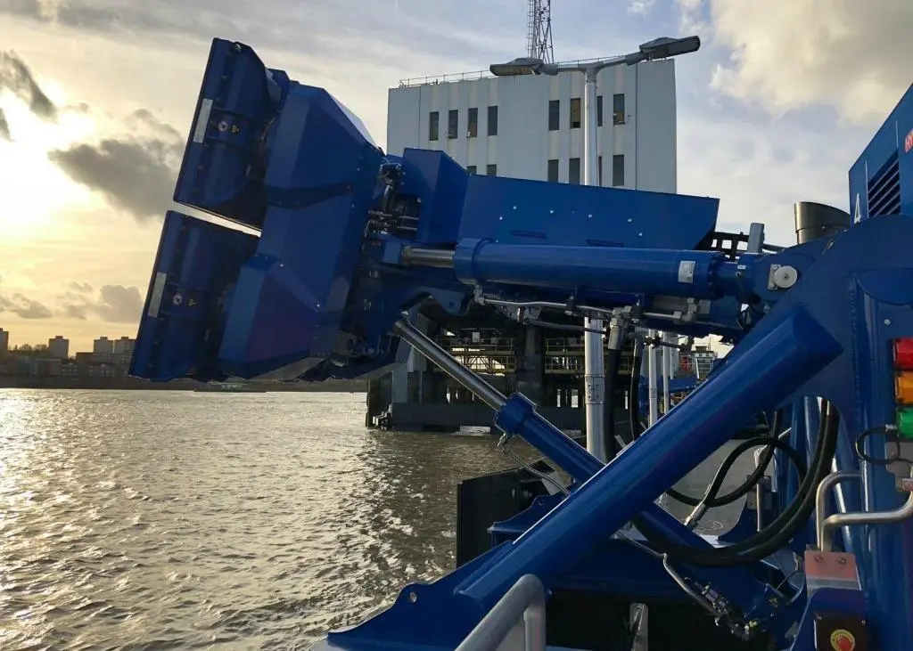 The IMO has expanded its safer mooring guidelines (credit: MAMPAEY)