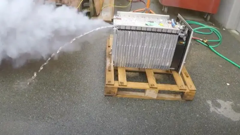 The temperature of a damaged cell almost instantaneously exceeded 500 degrees Celsius during tests of its ability to withstand catastrophic mechanical damage.