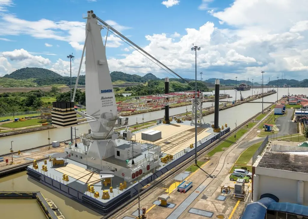 Damen’s Crane Barge 7532 Photo: Damen Shipyards Group