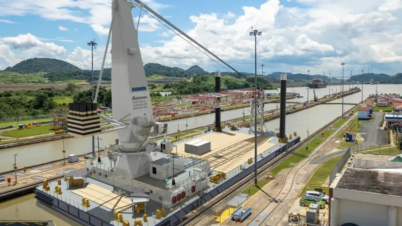 Damen’s Crane Barge 7532 Photo: Damen Shipyards Group