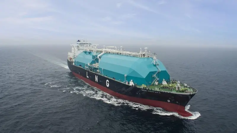 MISC will become the third owner of VLEC tonnage when 6 VLECs under construction in South Korea are delivered later this year. (Image: MISC owned and operated LNG carrier Seri Cempaka, credit: MISC Berhad)