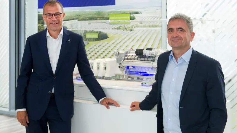 Andreas Schell (l) and Dr Uwe Lauber Photo: Rolls-Royce
