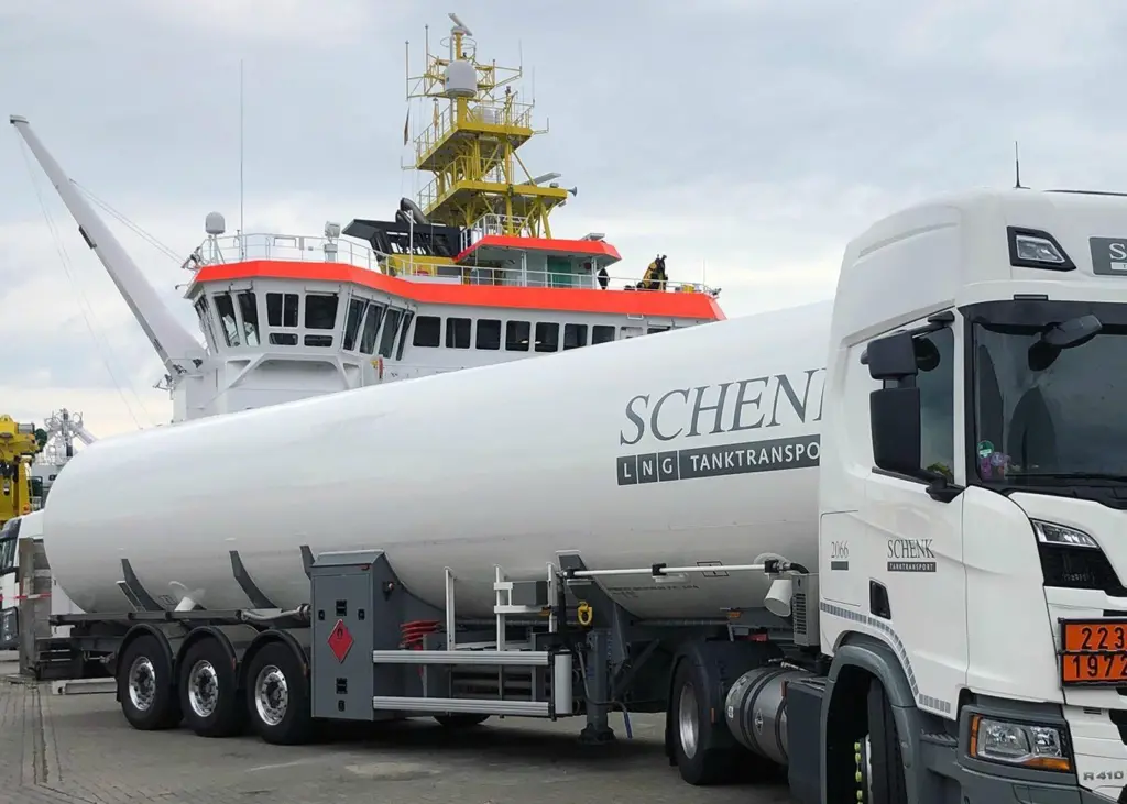 Gasum delivers LNG to the ATAIR research vessel Photo: Gasum