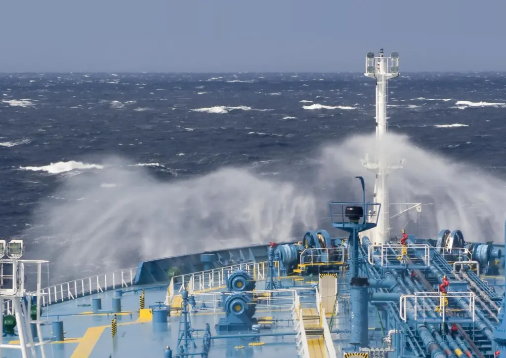 Tanker-foredeck-in-bad-weather-from-MAN-ES-AWC-brochure