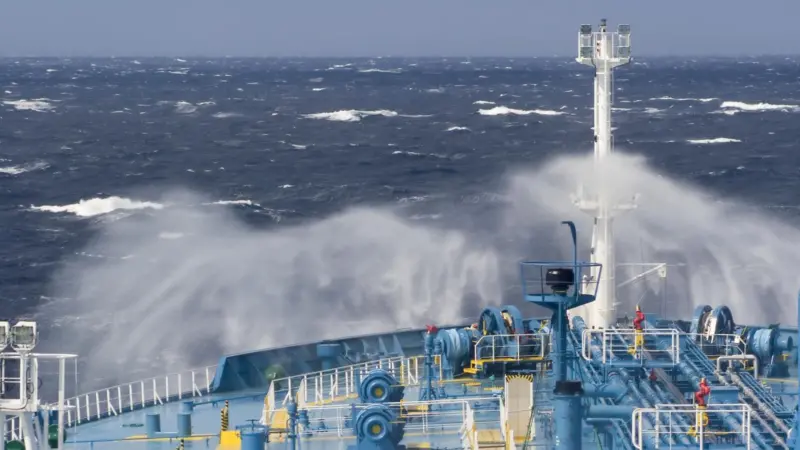 Tanker-foredeck-in-bad-weather-from-MAN-ES-AWC-brochure