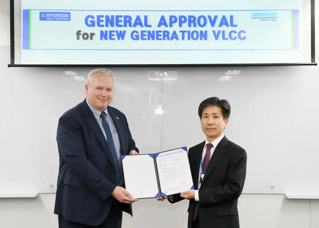Seung Ho Jeon, Executive Vice President of HHI receiving the GASA certificate from Vidar Dolonen, DNV GL Regional Manager for Korea & Japan. (credit: DNV GL)