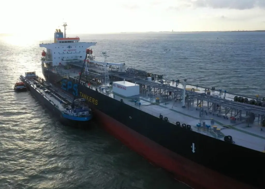 The successful bunkering of M/T ‘Pacific Beryl’ Photo: EPS