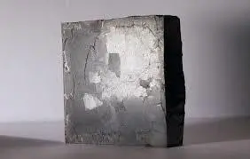 Superconductor crystalline alloy of oxides of yttrium, barium and copper - YBCO. Photo: Maxim Bilovitskiy. CC2.0
