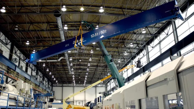 The new crane system at Schottel’s Wismar subsidiary Photo: Schottel