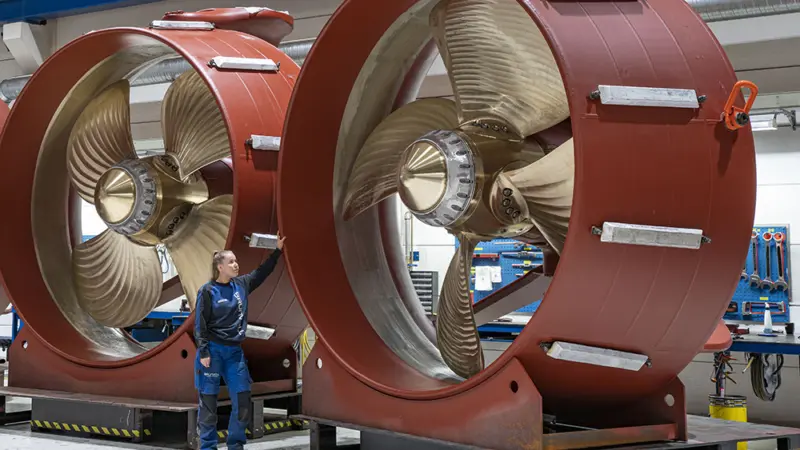 The combined retractable azimuth/tunnel thruster Photo: Brunvoll AS