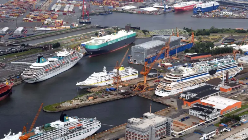 : Lloyd Werft – just last year but with busier docks than now.