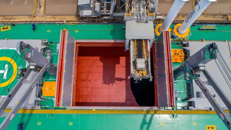 By using a patented rail system, Rotor Sails can be moved longitudinally or transversely to minimise risk to vessel and port operations for bulkers where complex operations are likely.