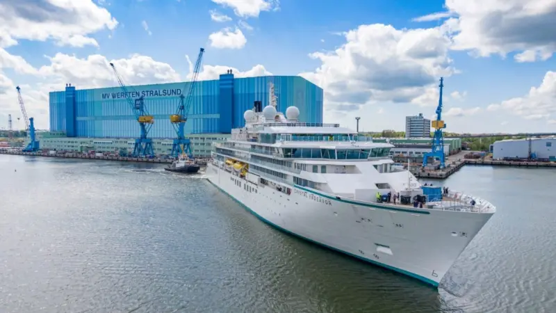 Berlin pledges more cash credits as Crystal Endeavor heads for hand-over. (Photo MV Werften).