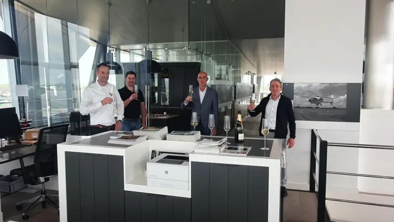 Concordia Damen and Lenten Scheepvaart signing the contract for the world’s first PEM inland waterway vessel Photo: Concordia Damen