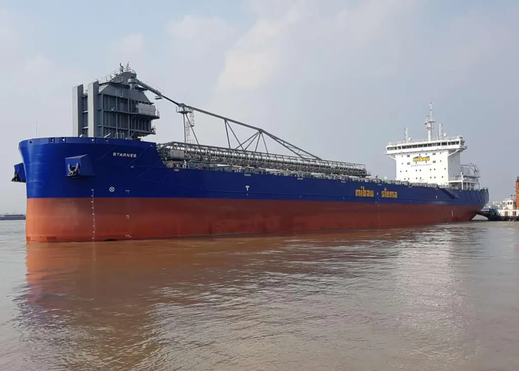Volume short-sea transporter of aggregate, the Starnes. (credit: Mibau-Stema).