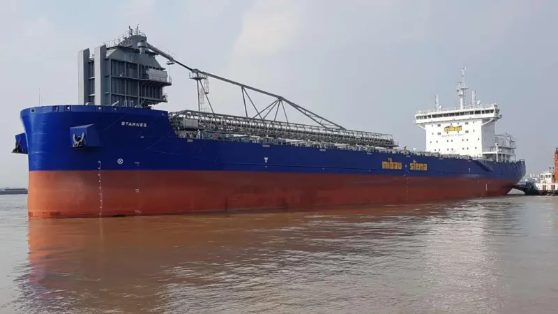 Volume short-sea transporter of aggregate, the Starnes. (credit: Mibau-Stema).