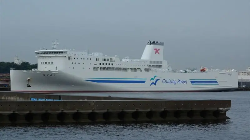 Long, lean and highly-powered Hamayu for long-haul Japanese coastal service. (credit: S.Katsuragi/MarineTraffic.com)