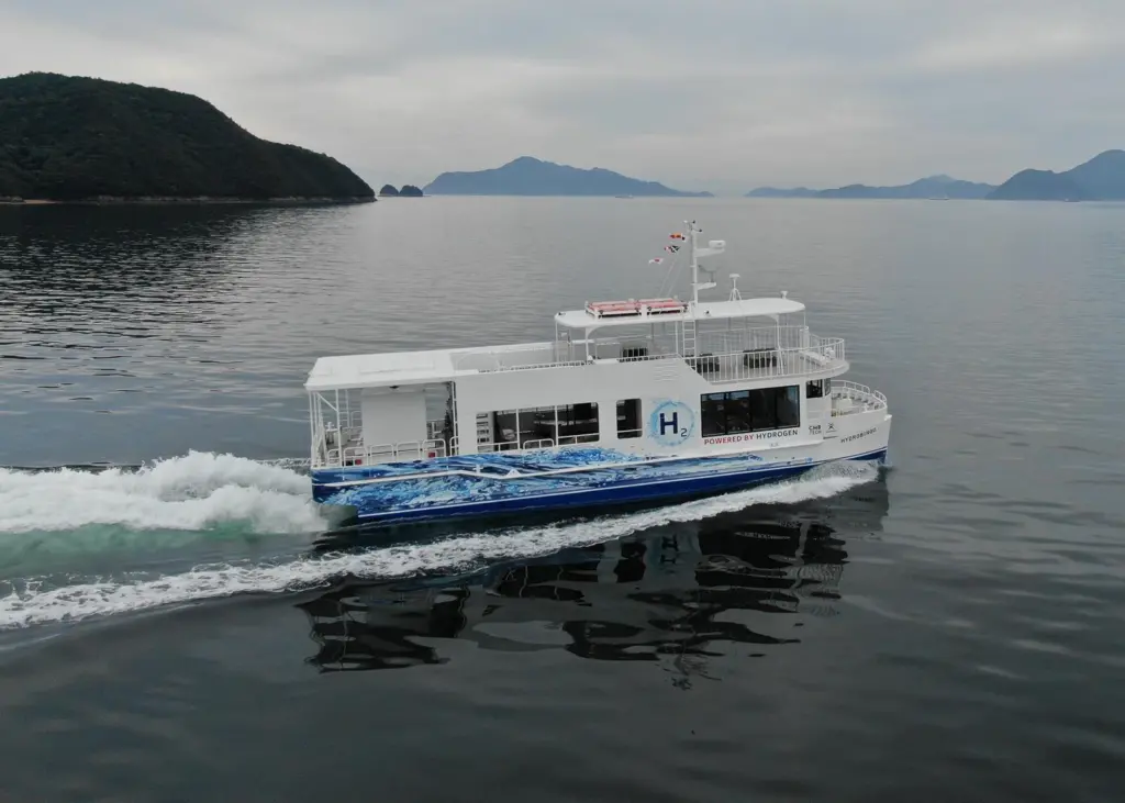 CMB and Tsuneishi held a ceremony to mark the delivery of HydroBingo, an 80-passenger hydrogen-fuelled ferry, on 10 August.